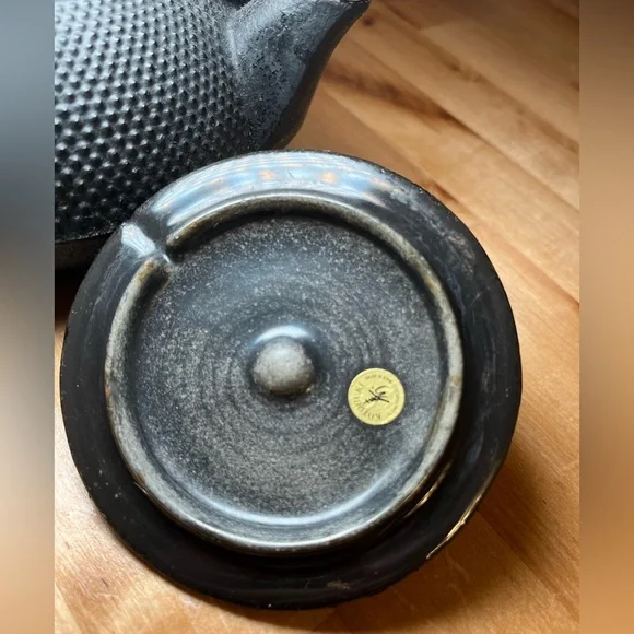 Vintage Japanese Cast Iron Teapot - Picture 5 of 9